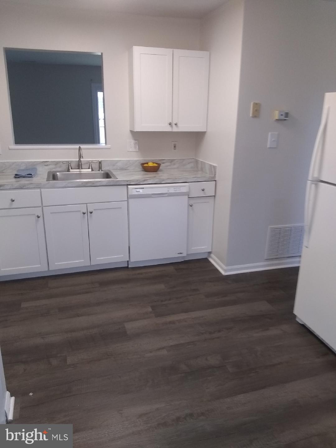 LAUREL GLEN - Residential