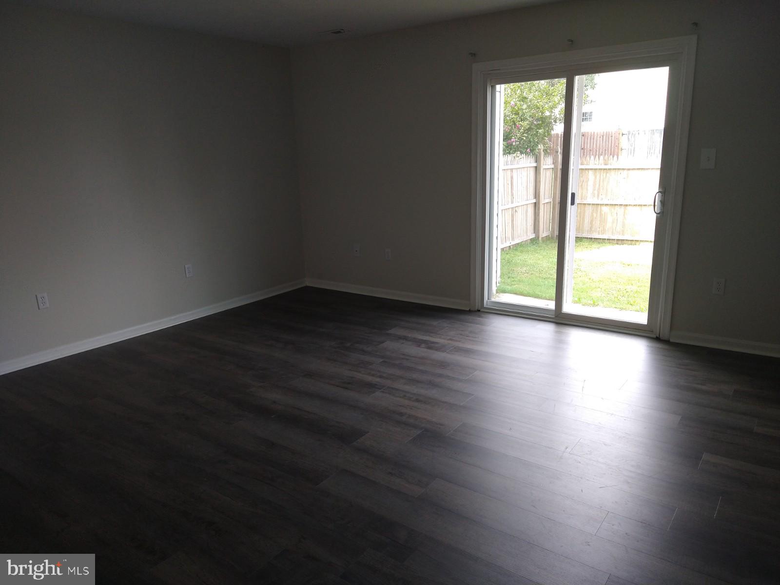 LAUREL GLEN - Residential