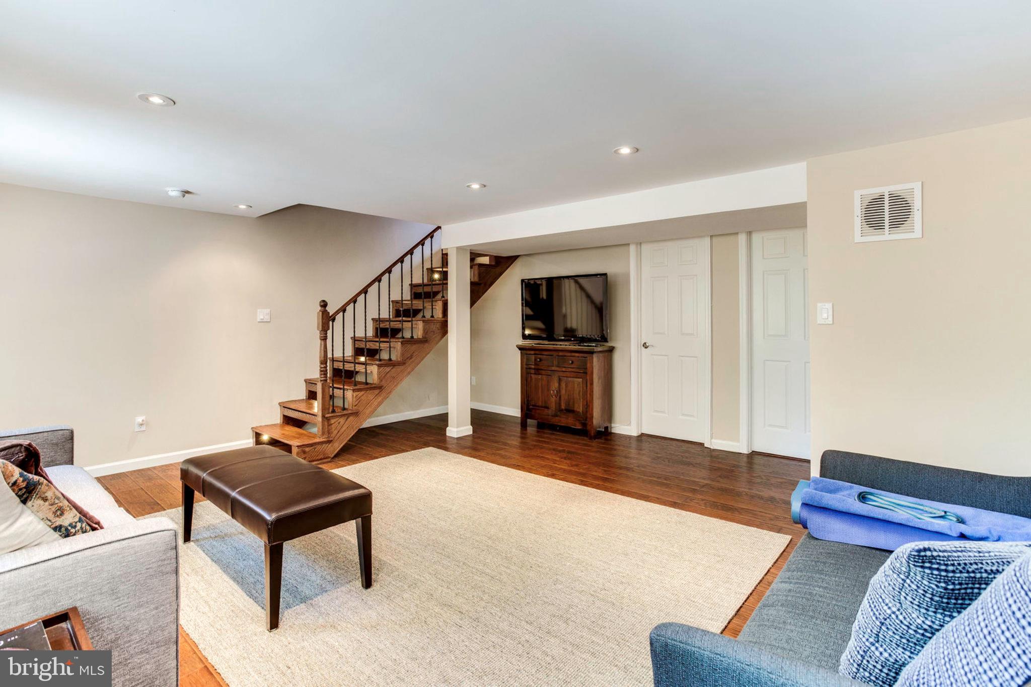 WARWICK VILLAGE - Residential Lease