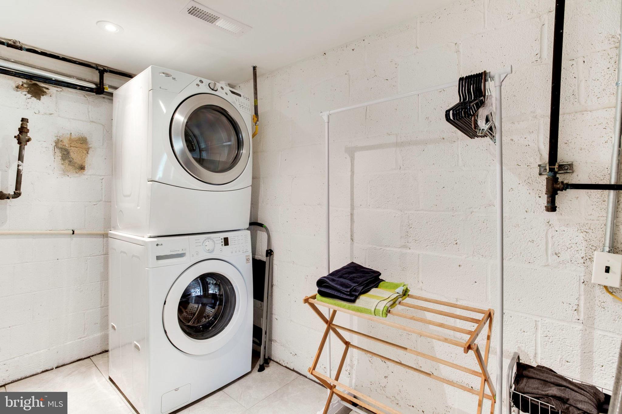 WARWICK VILLAGE - Residential Lease