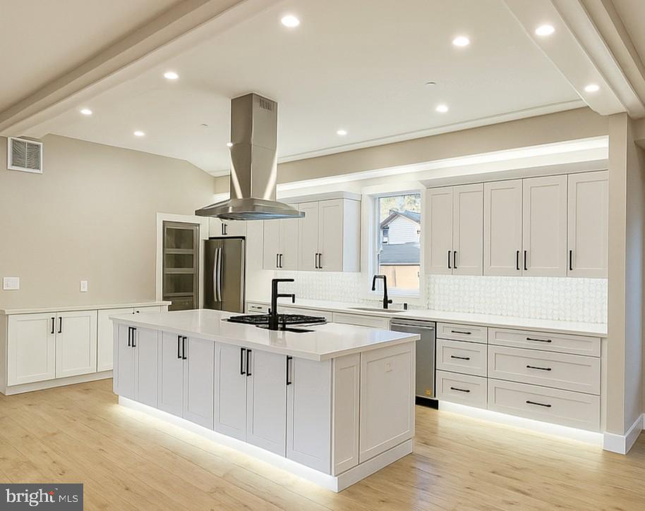 ROCK CREEK PALISADES - Residential