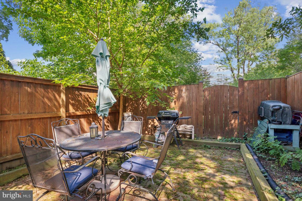 WARWICK VILLAGE - Residential Lease