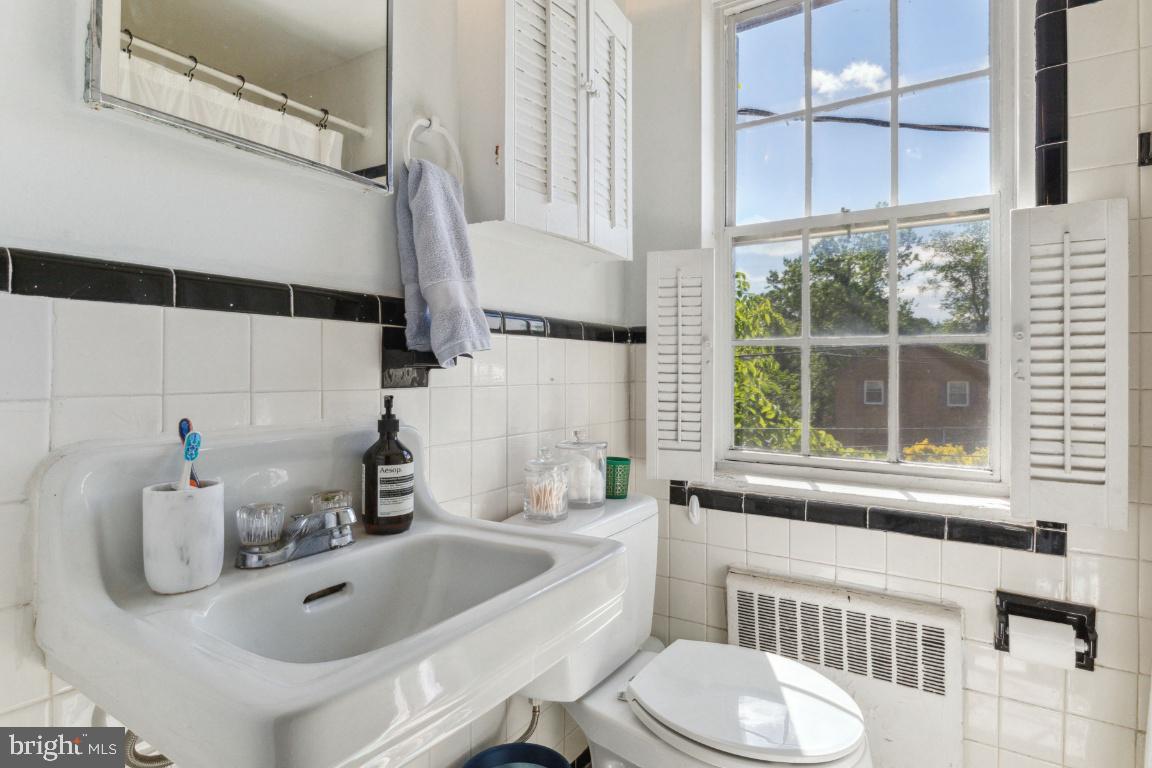 WARWICK VILLAGE - Residential Lease