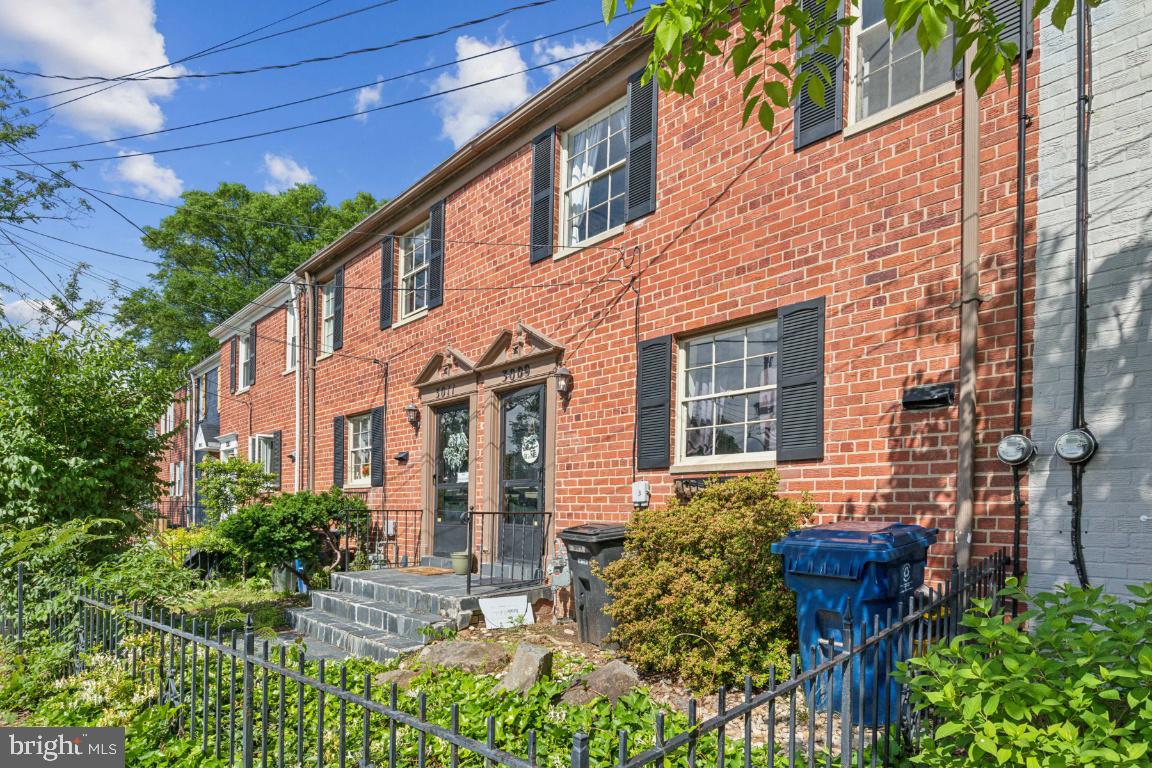 WARWICK VILLAGE - Residential Lease