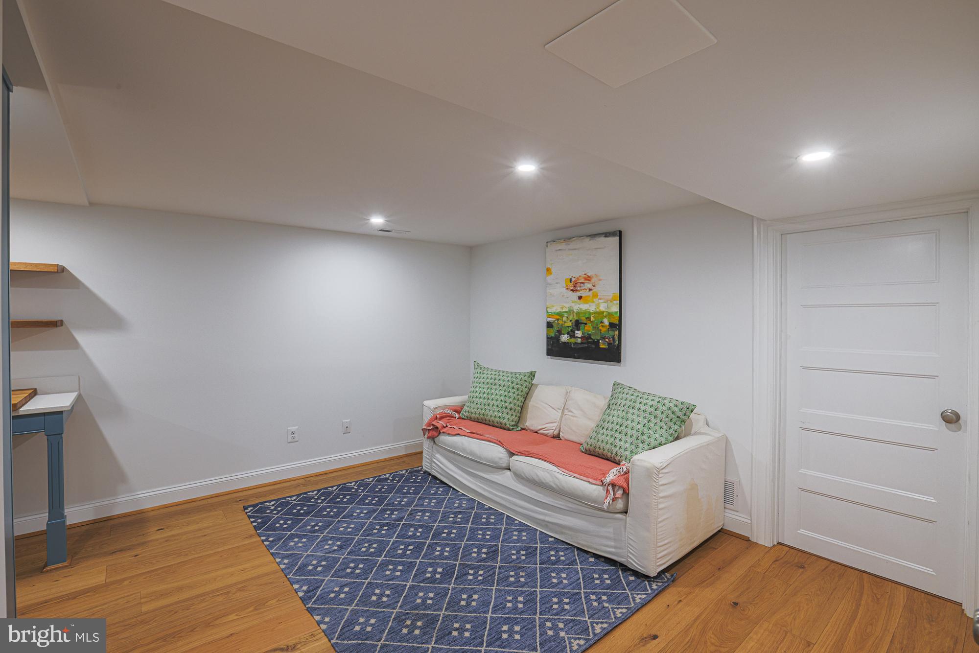 MOUNT WASHINGTON - Residential