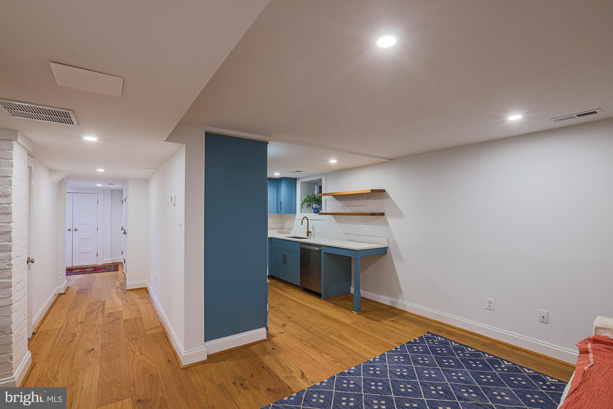 MOUNT WASHINGTON - Residential