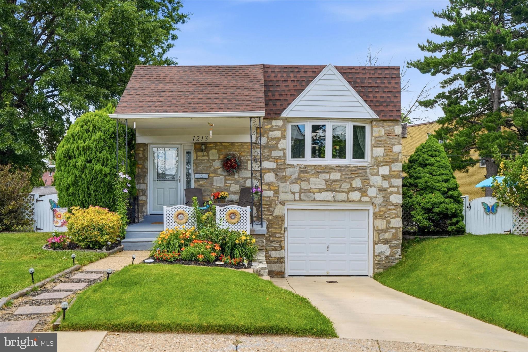 Photo 1 of 27 — 1213 FENWICK PLACE, PHILADELPHIA, PA 19115