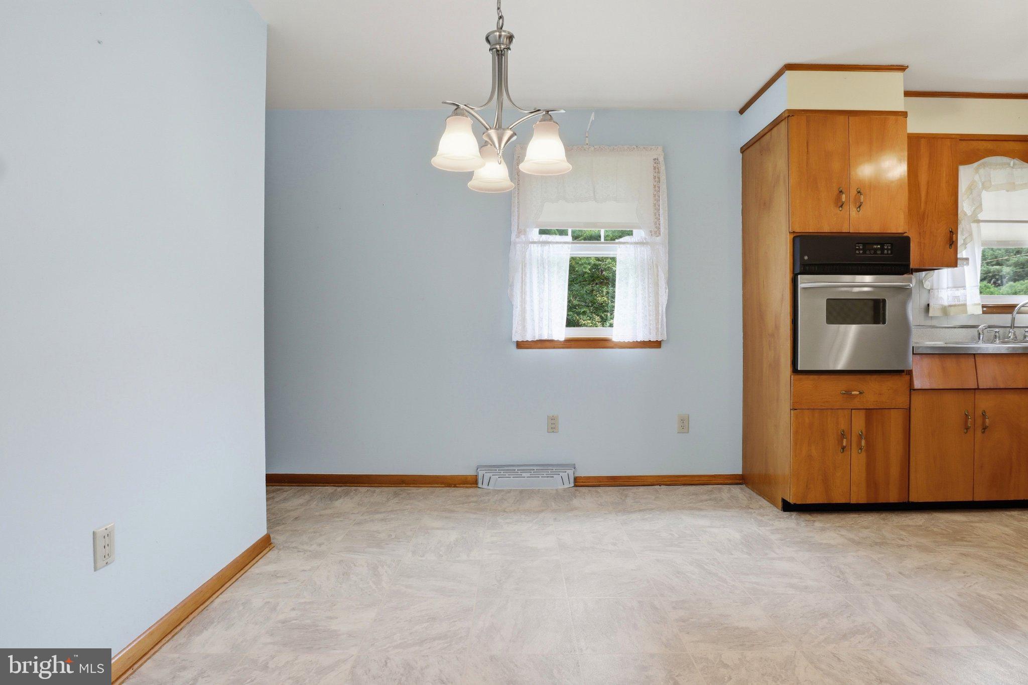 498 MIDDLETOWN ROAD