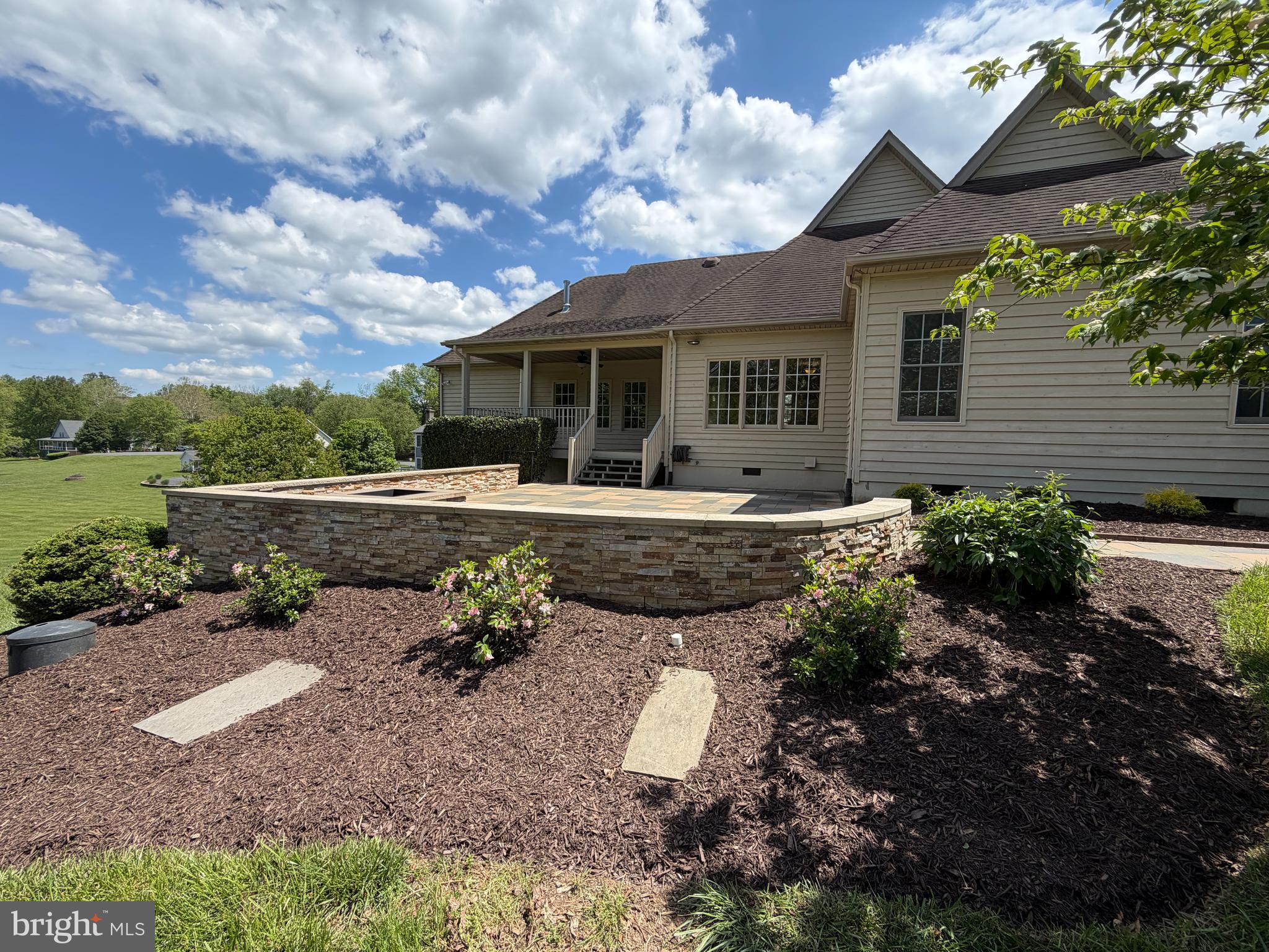 7001 WAYLAND DRIVE