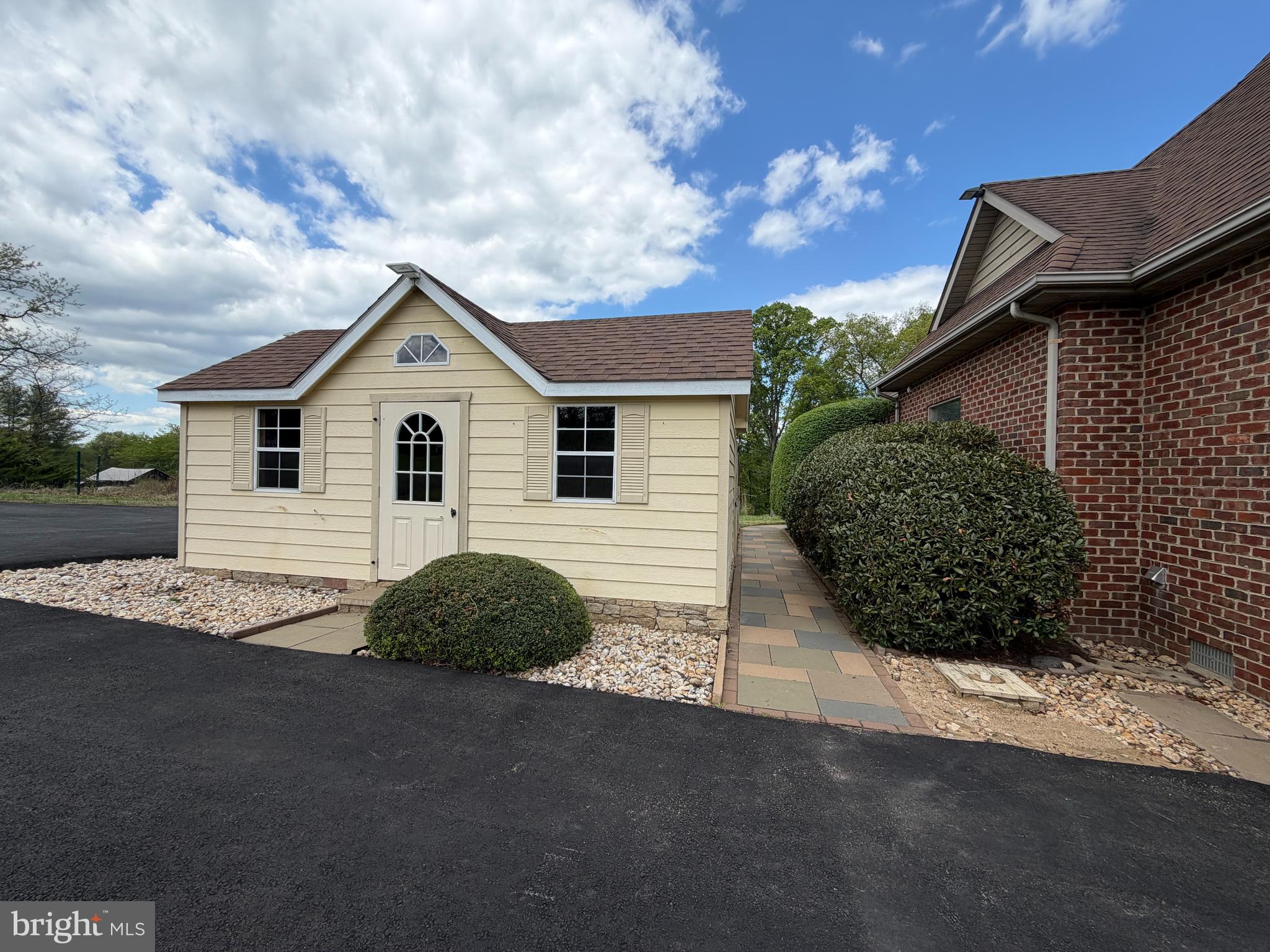 7001 WAYLAND DRIVE