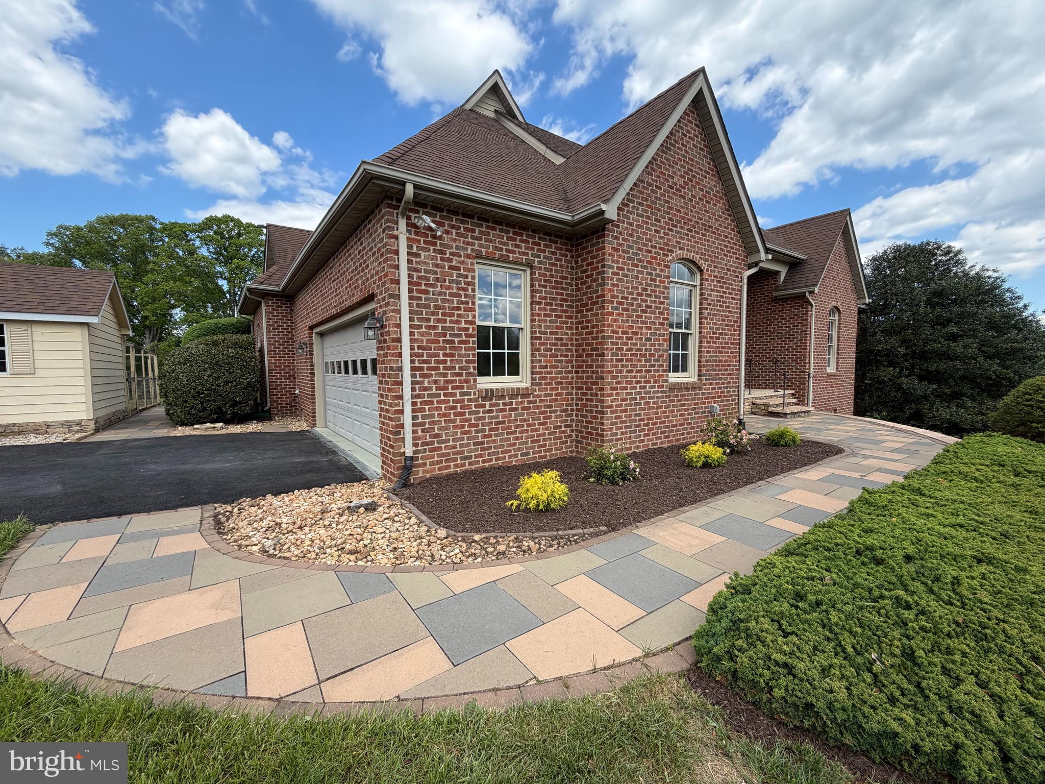 7001 WAYLAND DRIVE