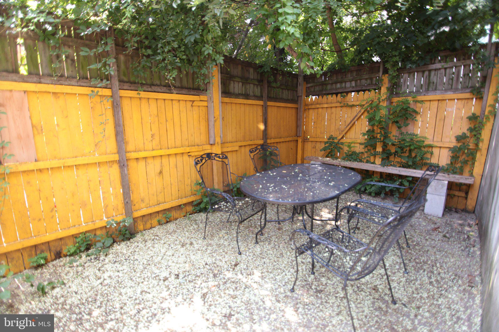 1516 W MONTGOMERY AVENUE