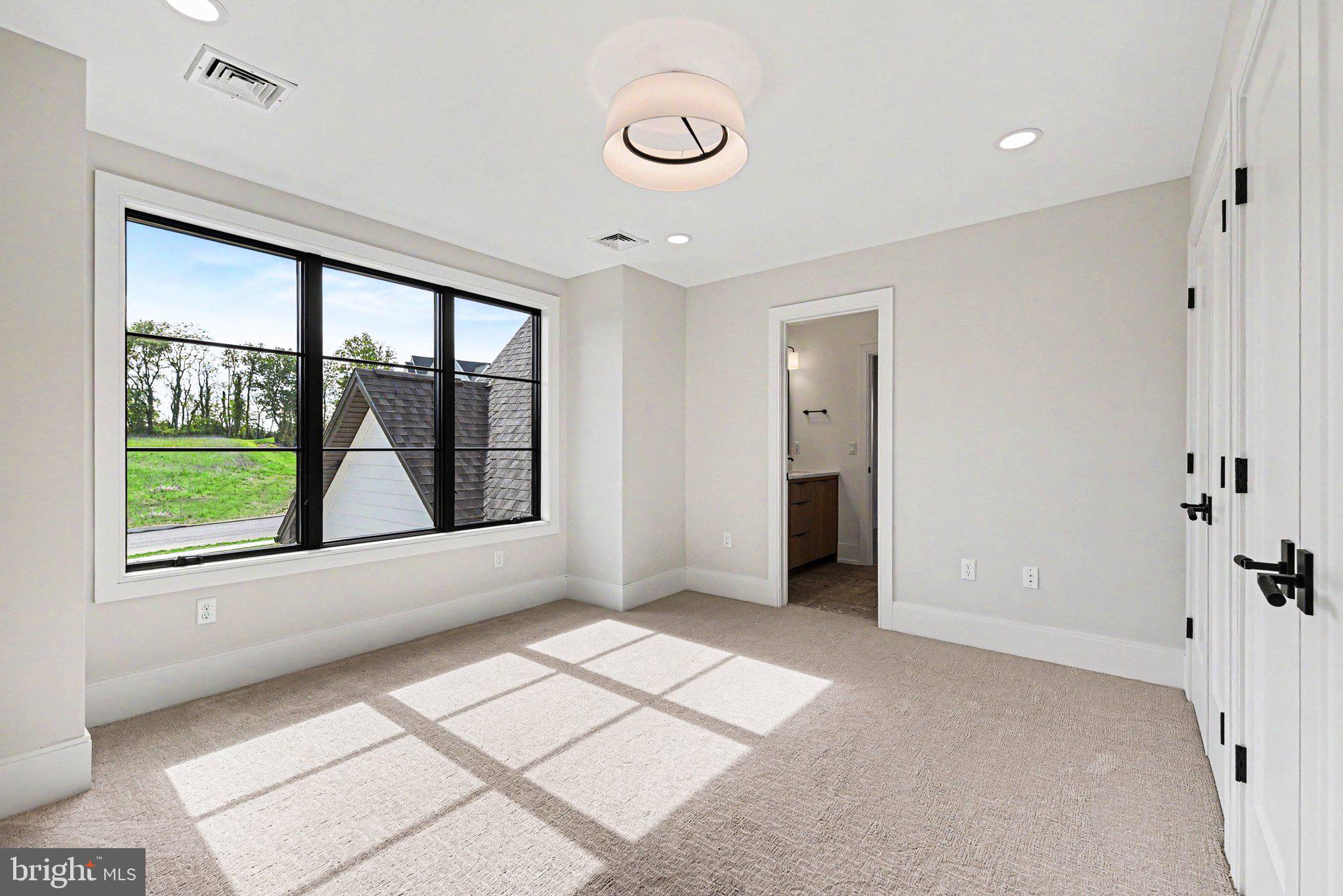 FARM CREST - Residential
