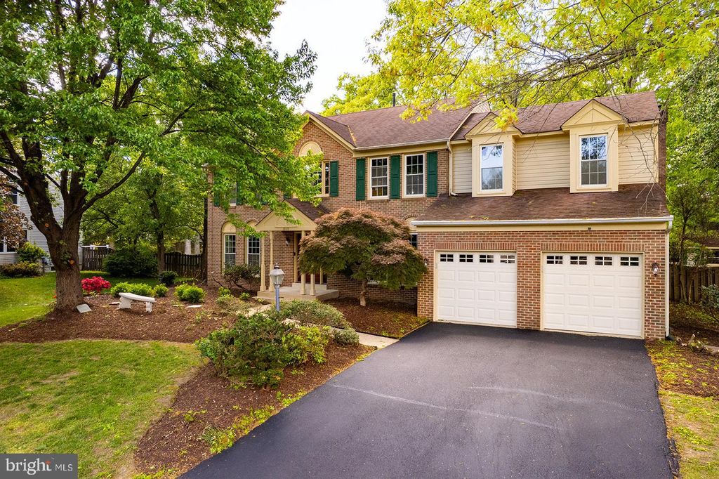 Photo of 13113 Willow Edge Court, CLIFTON, VA 20124 (MLS # VAFX2304804)