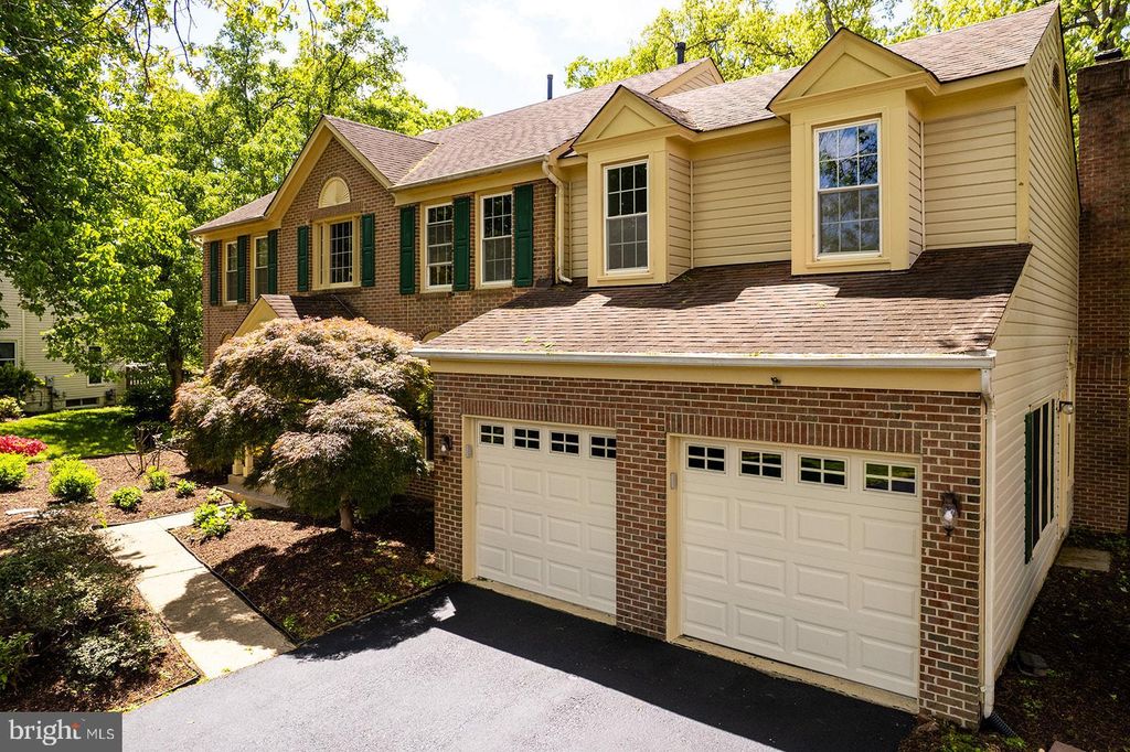 Photo of 13113 Willow Edge Court, CLIFTON, VA 20124 (MLS # VAFX2304804)
