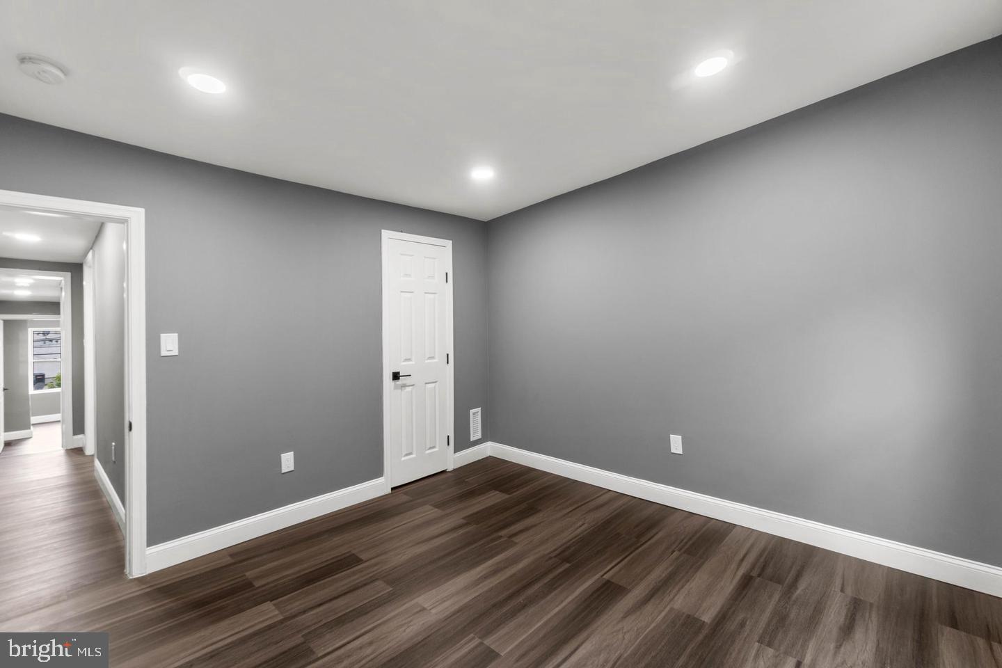 RIVERSIDE - Residential Lease