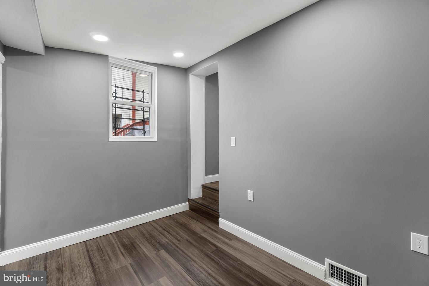 RIVERSIDE - Residential Lease