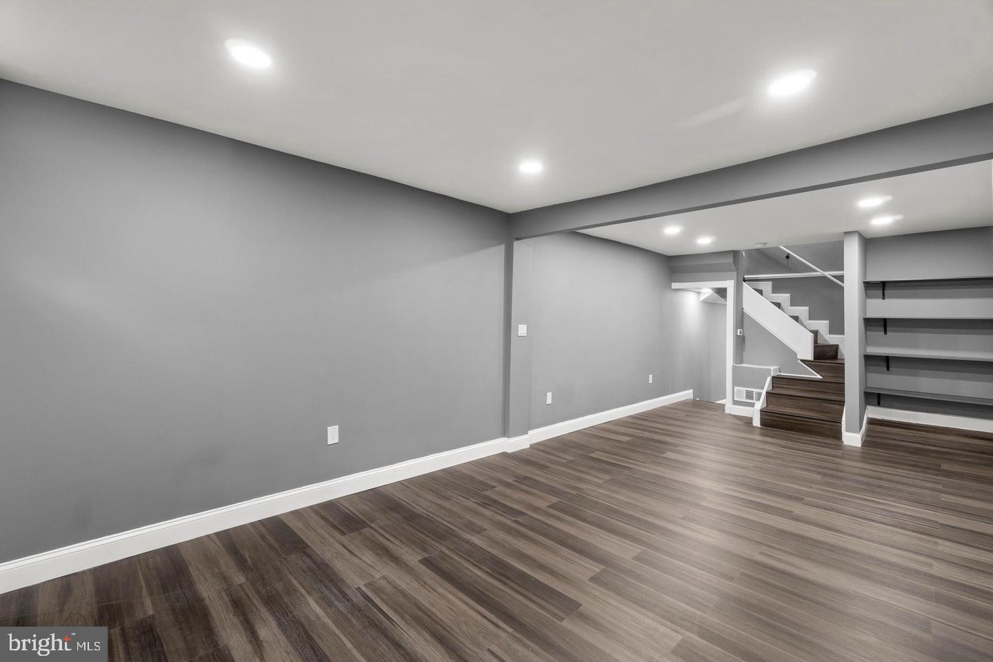 RIVERSIDE - Residential Lease