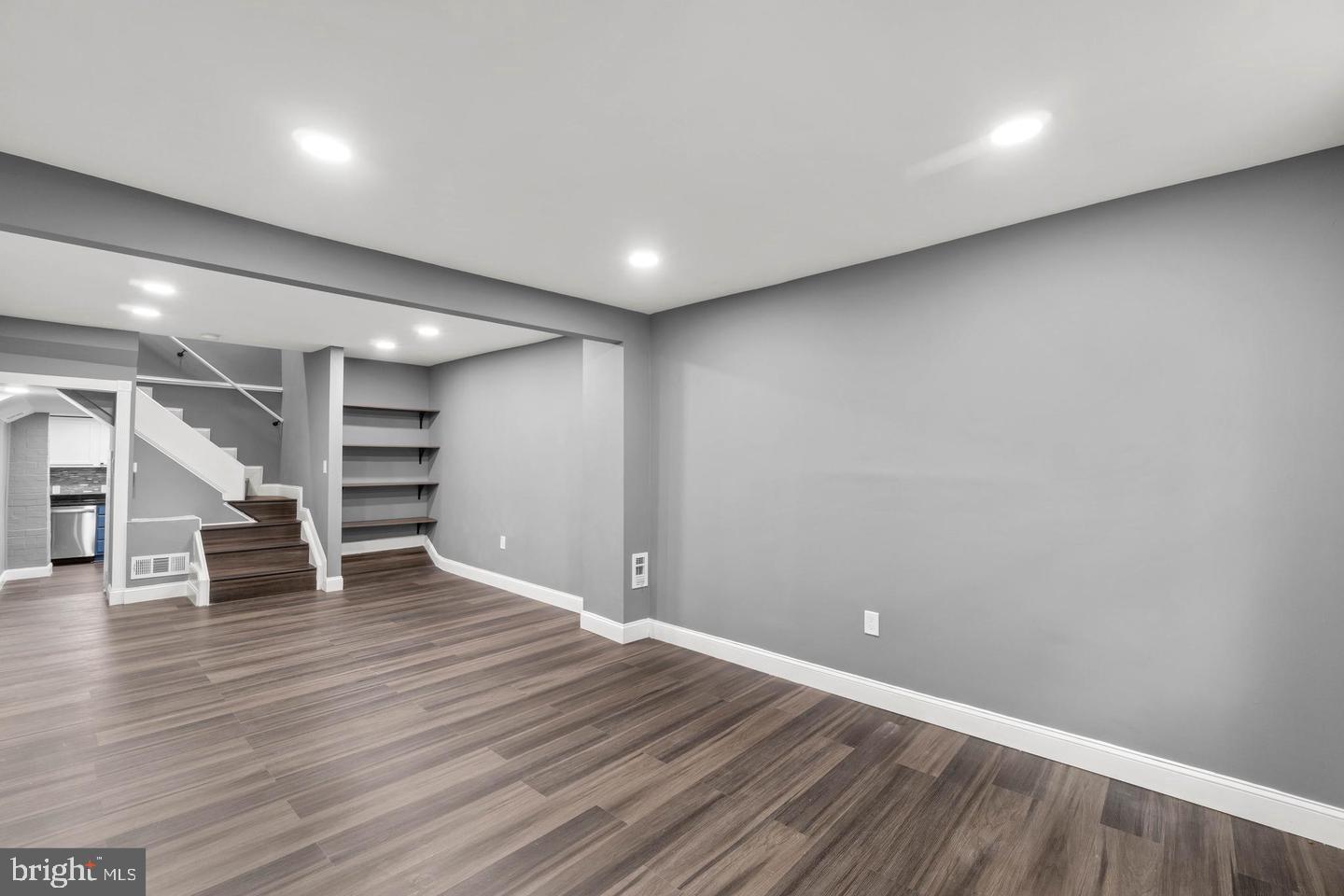 RIVERSIDE - Residential Lease