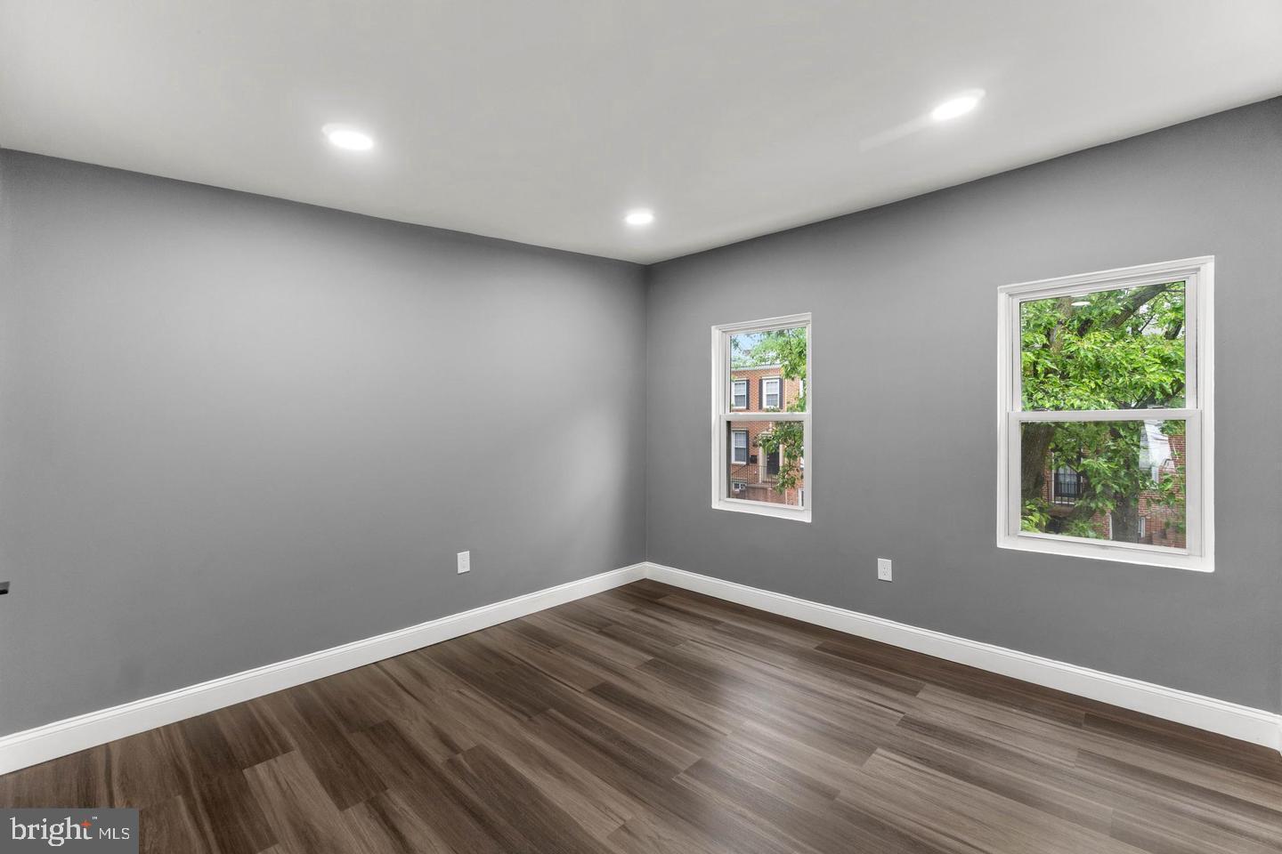 RIVERSIDE - Residential Lease