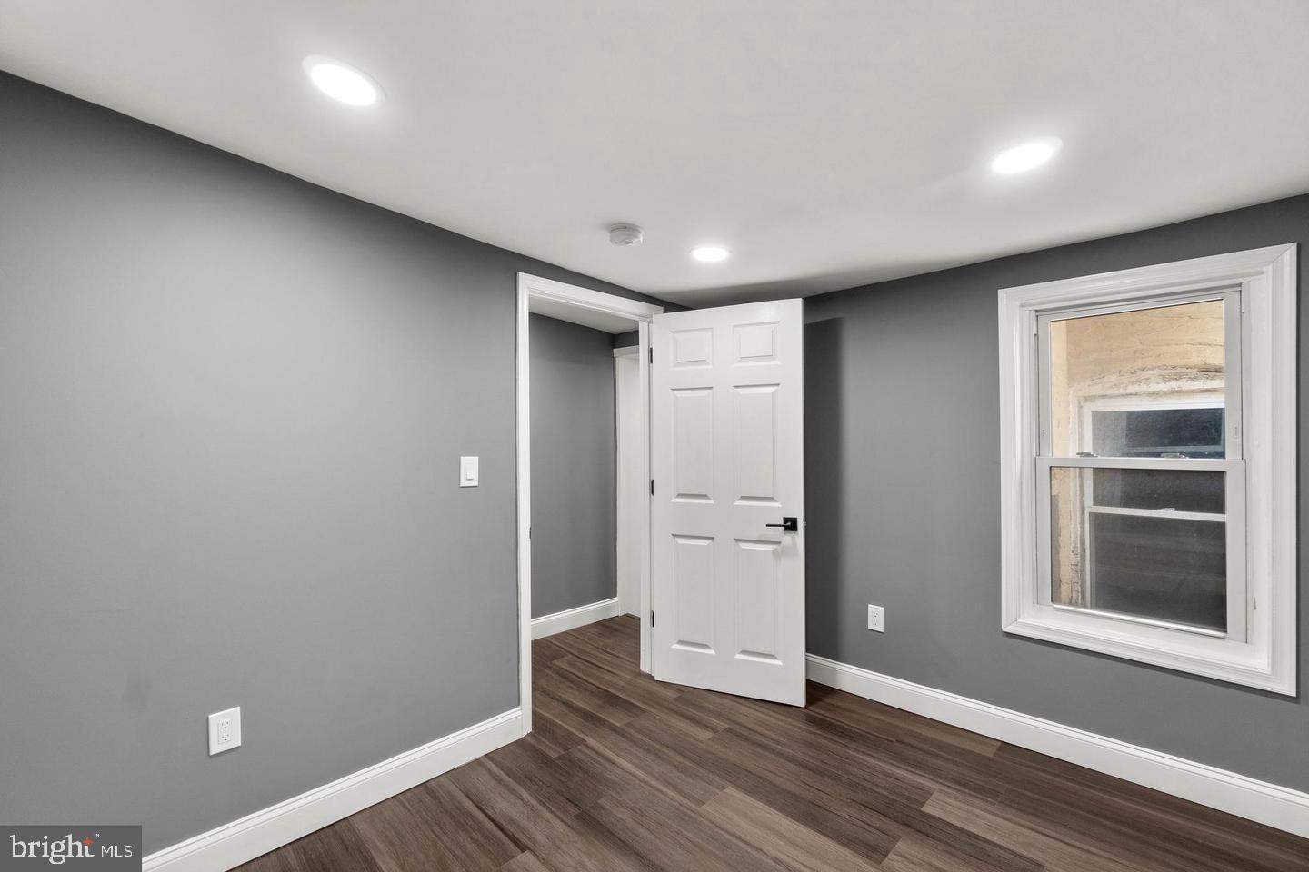 RIVERSIDE - Residential Lease