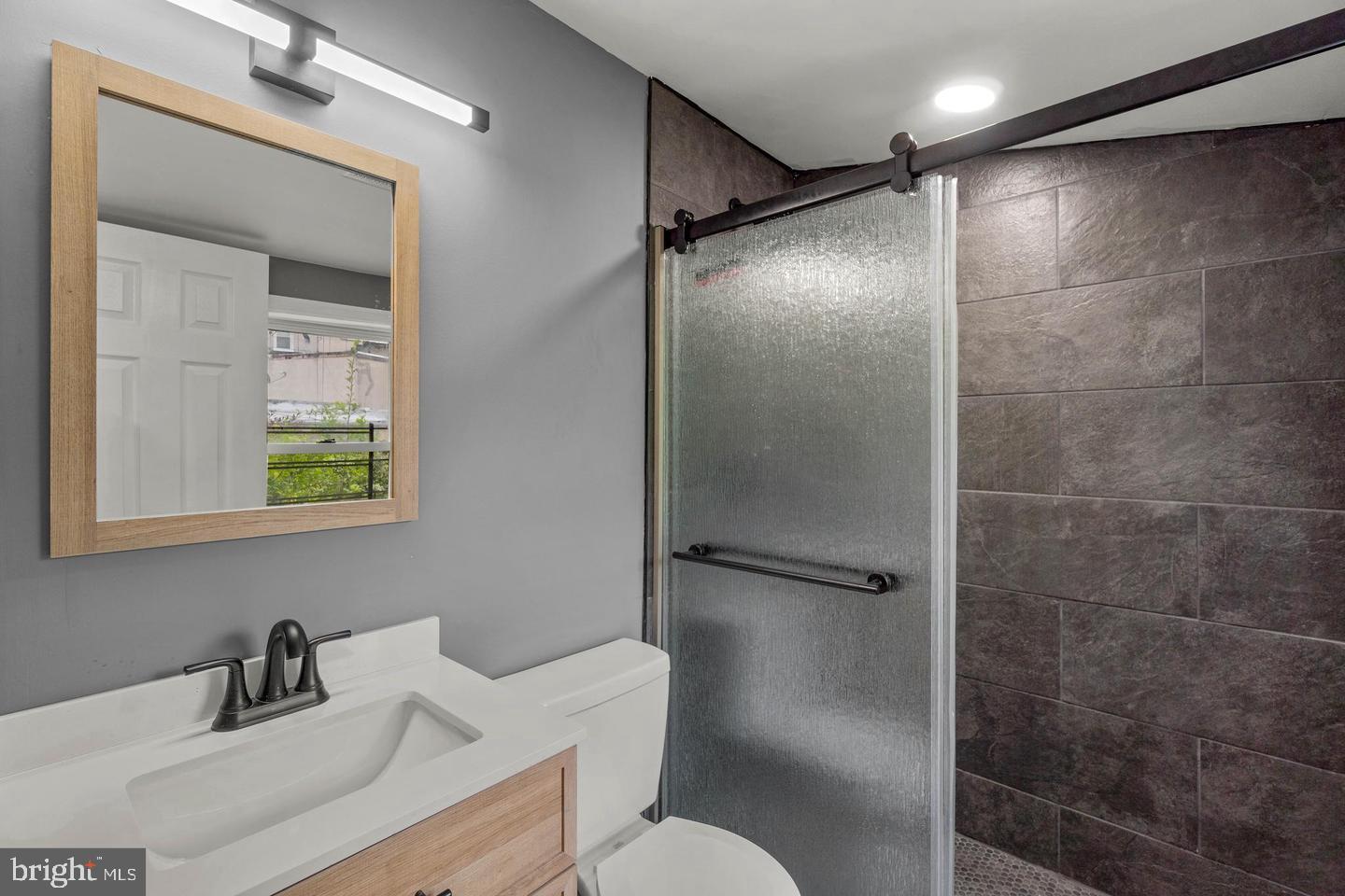 RIVERSIDE - Residential Lease