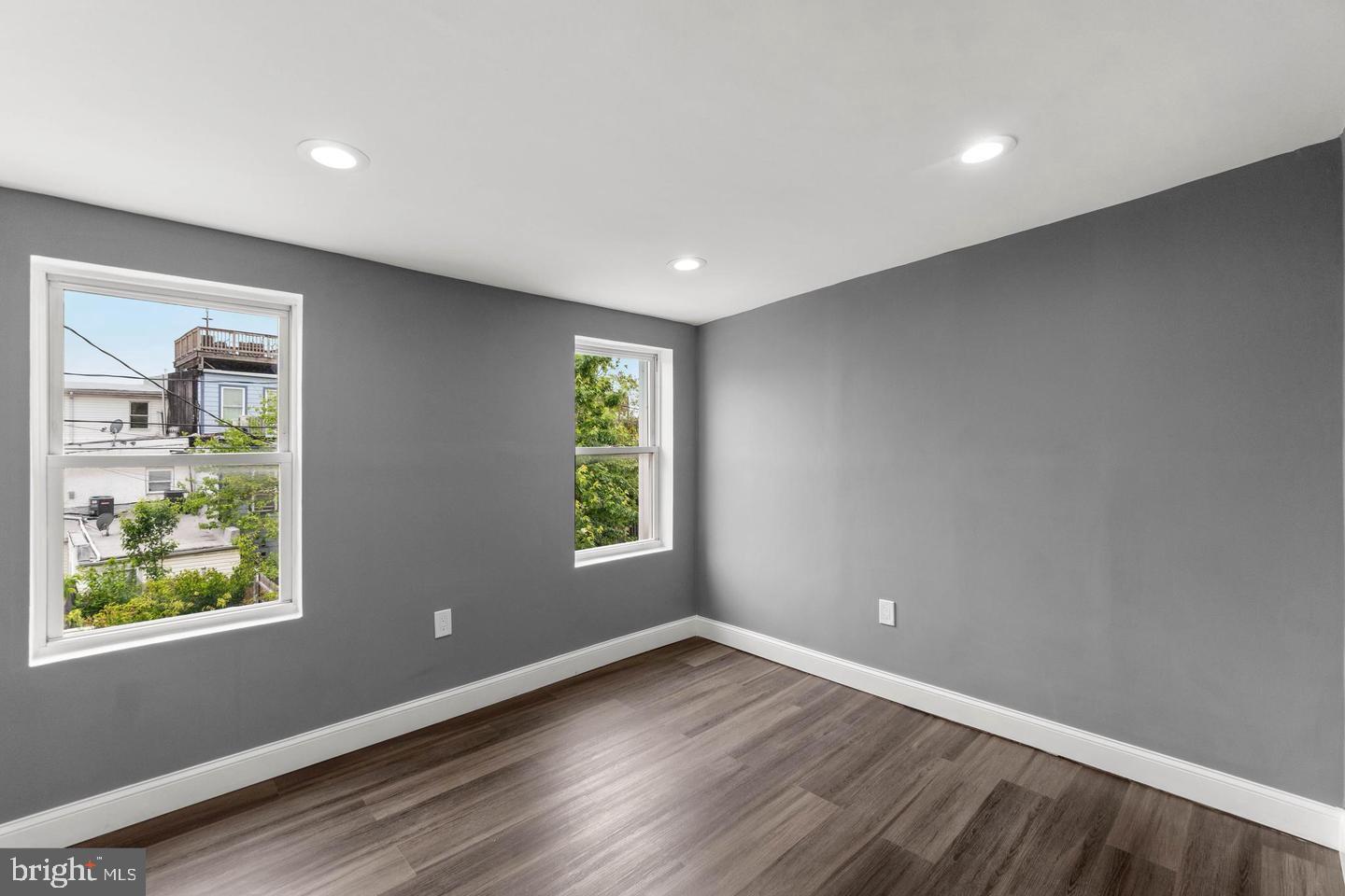 RIVERSIDE - Residential Lease