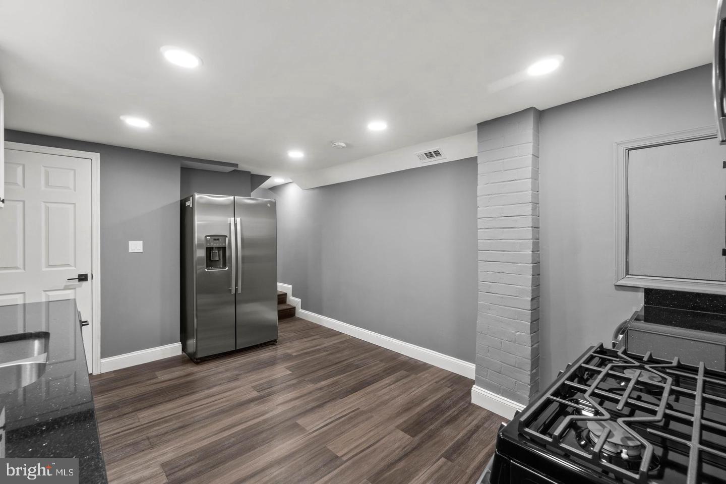 RIVERSIDE - Residential Lease