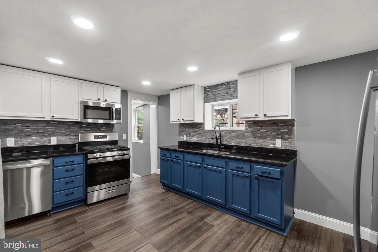 RIVERSIDE - Residential Lease