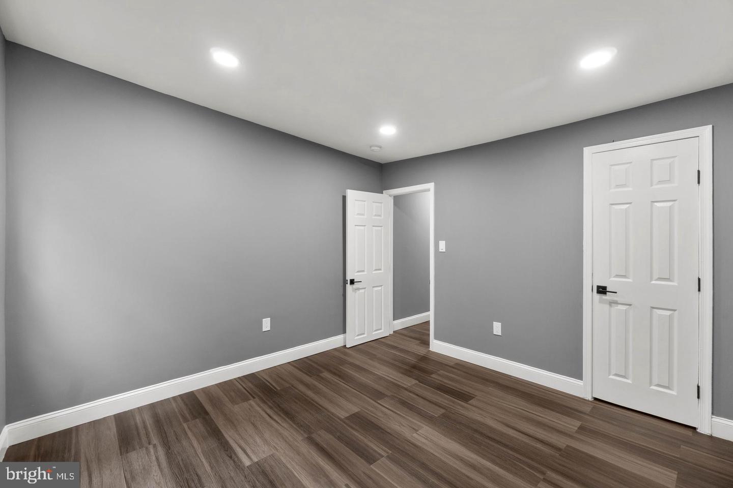 RIVERSIDE - Residential Lease