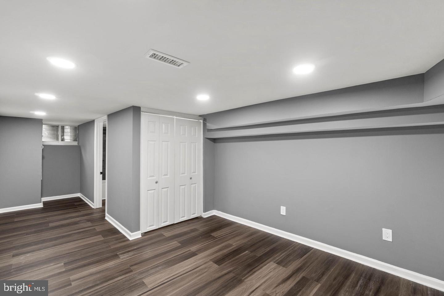 RIVERSIDE - Residential Lease