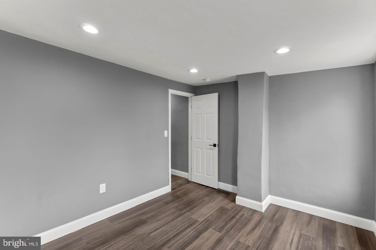 RIVERSIDE - Residential Lease