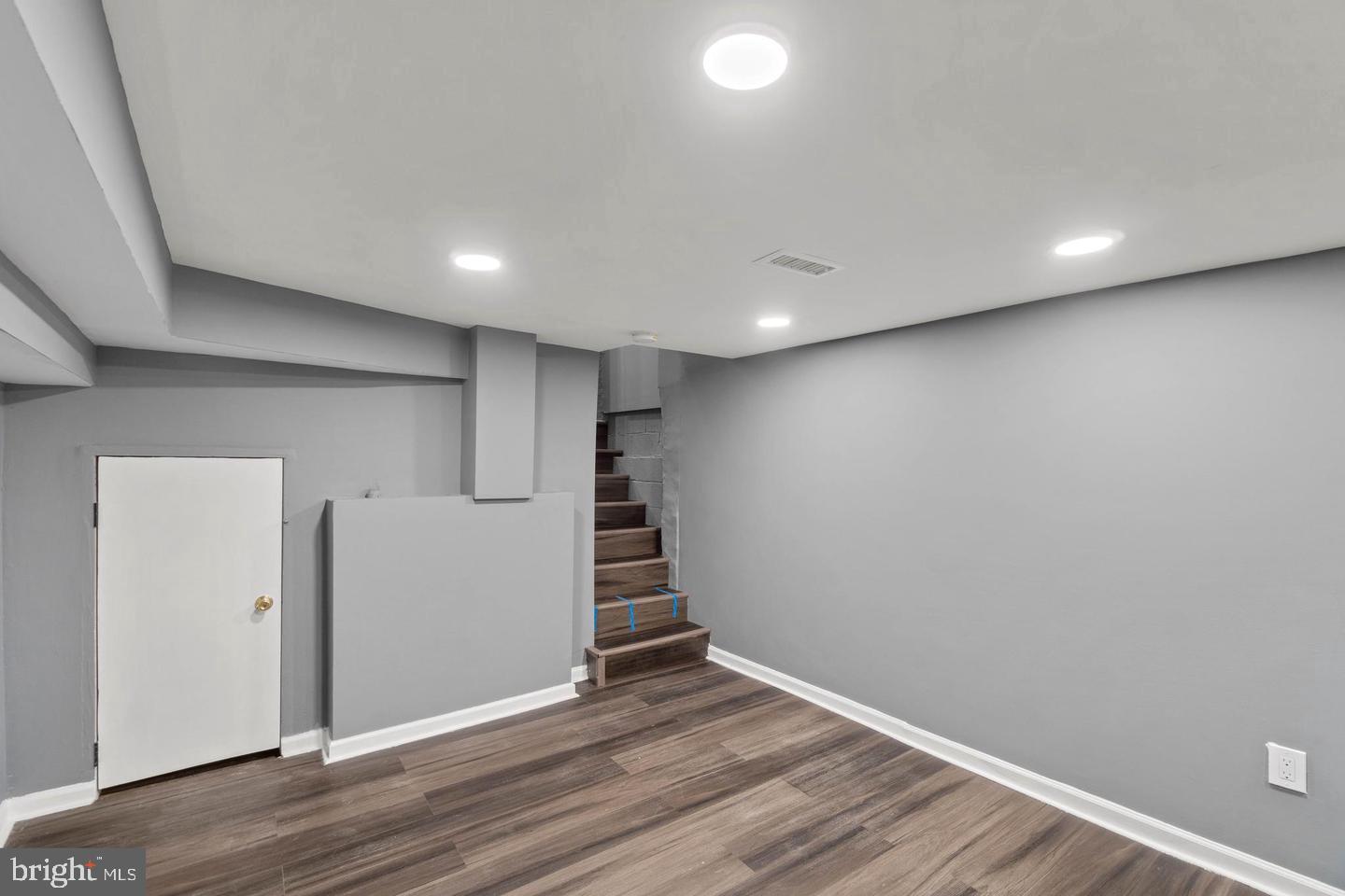 RIVERSIDE - Residential Lease