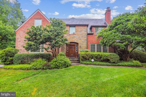 Photo of 2900 DANIEL RD, CHEVY CHASE, MD 20815 (MLS # MDMC2097858)