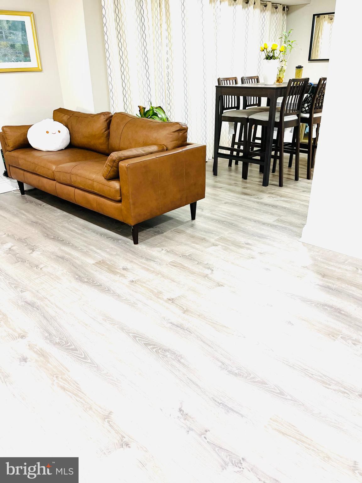 YORKTOWNE SQUARE - Residential