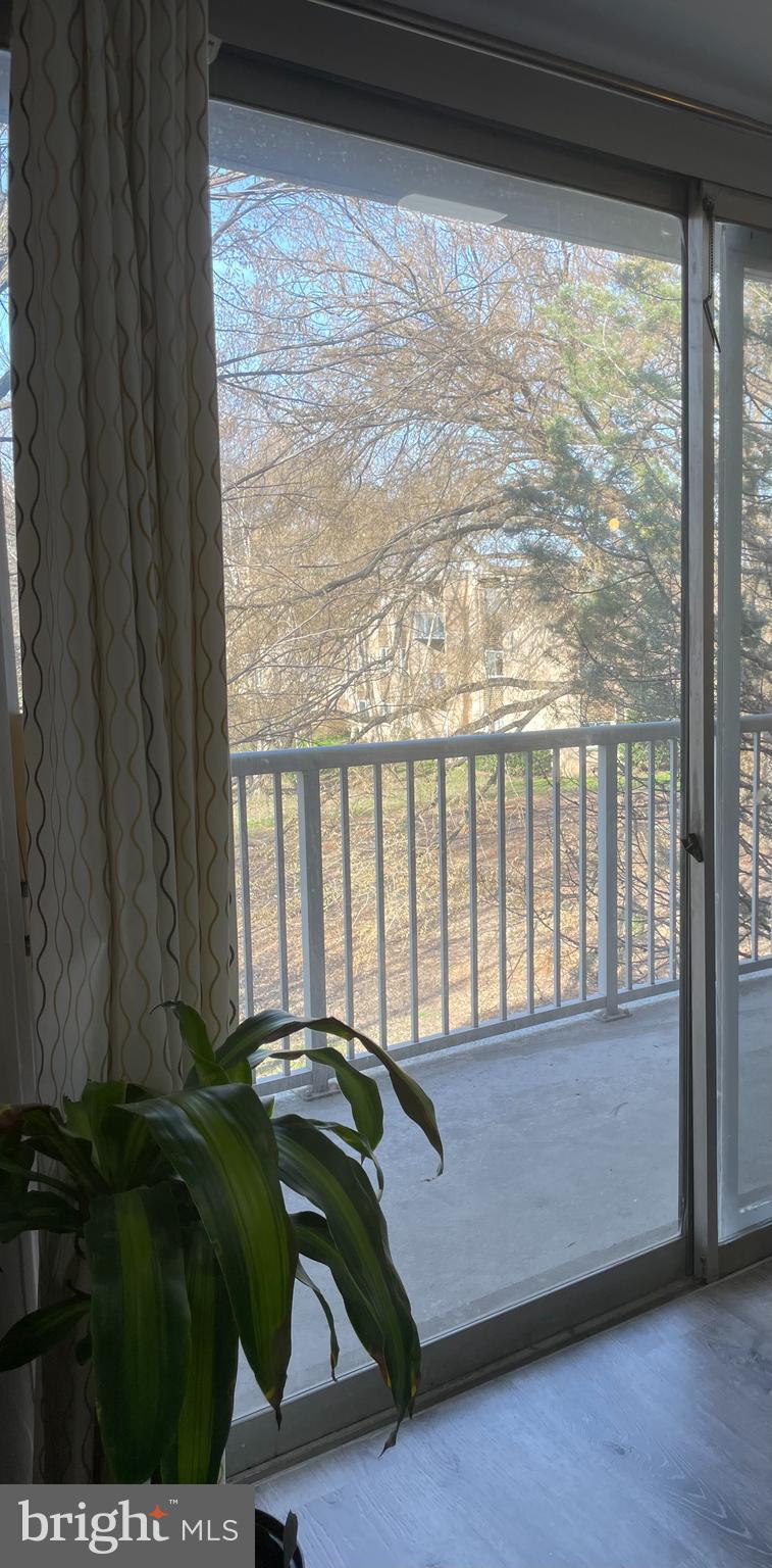 YORKTOWNE SQUARE - Residential