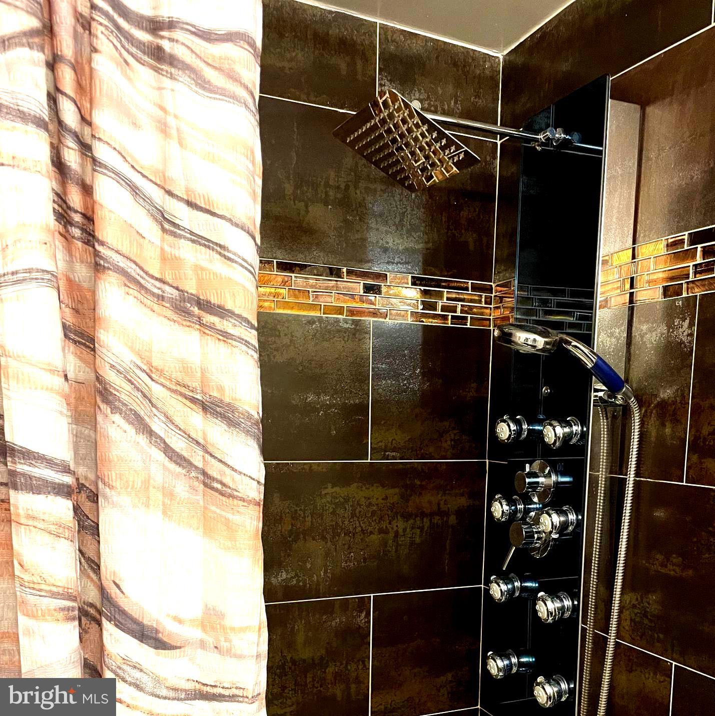 YORKTOWNE SQUARE - Residential