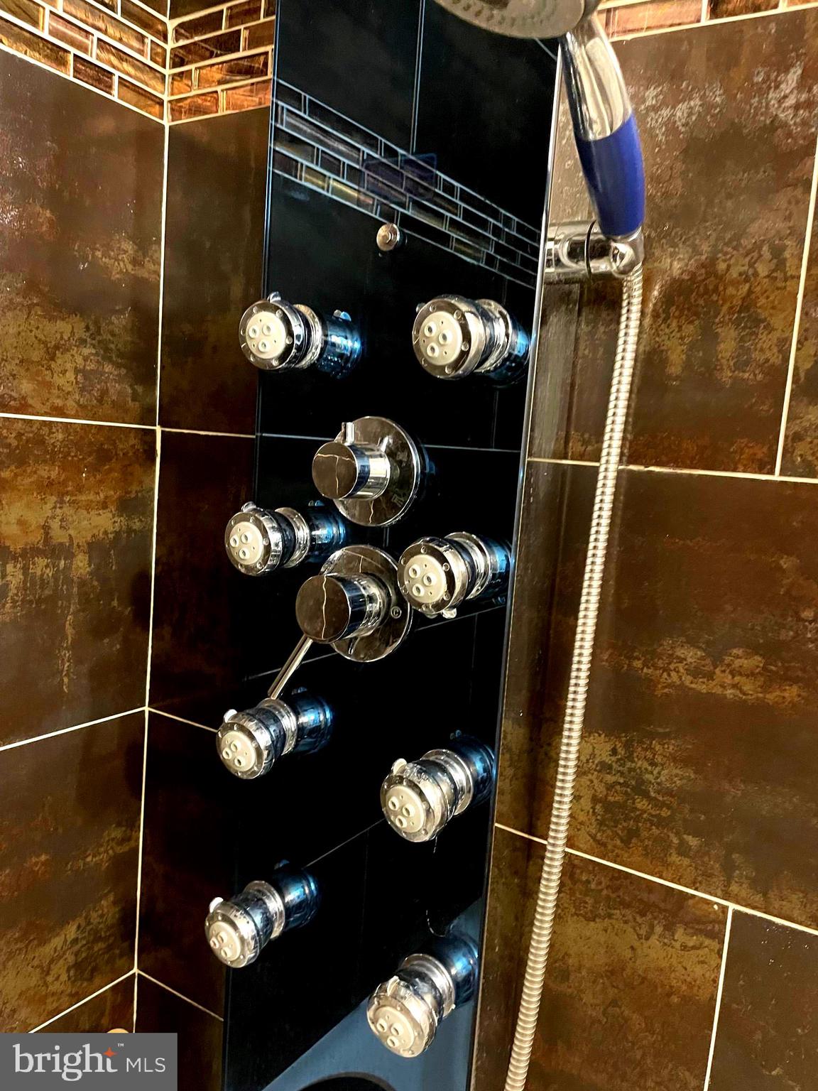 YORKTOWNE SQUARE - Residential