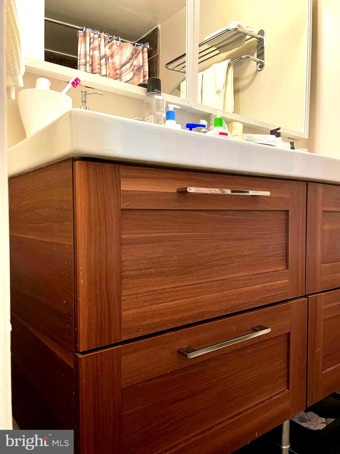 YORKTOWNE SQUARE - Residential