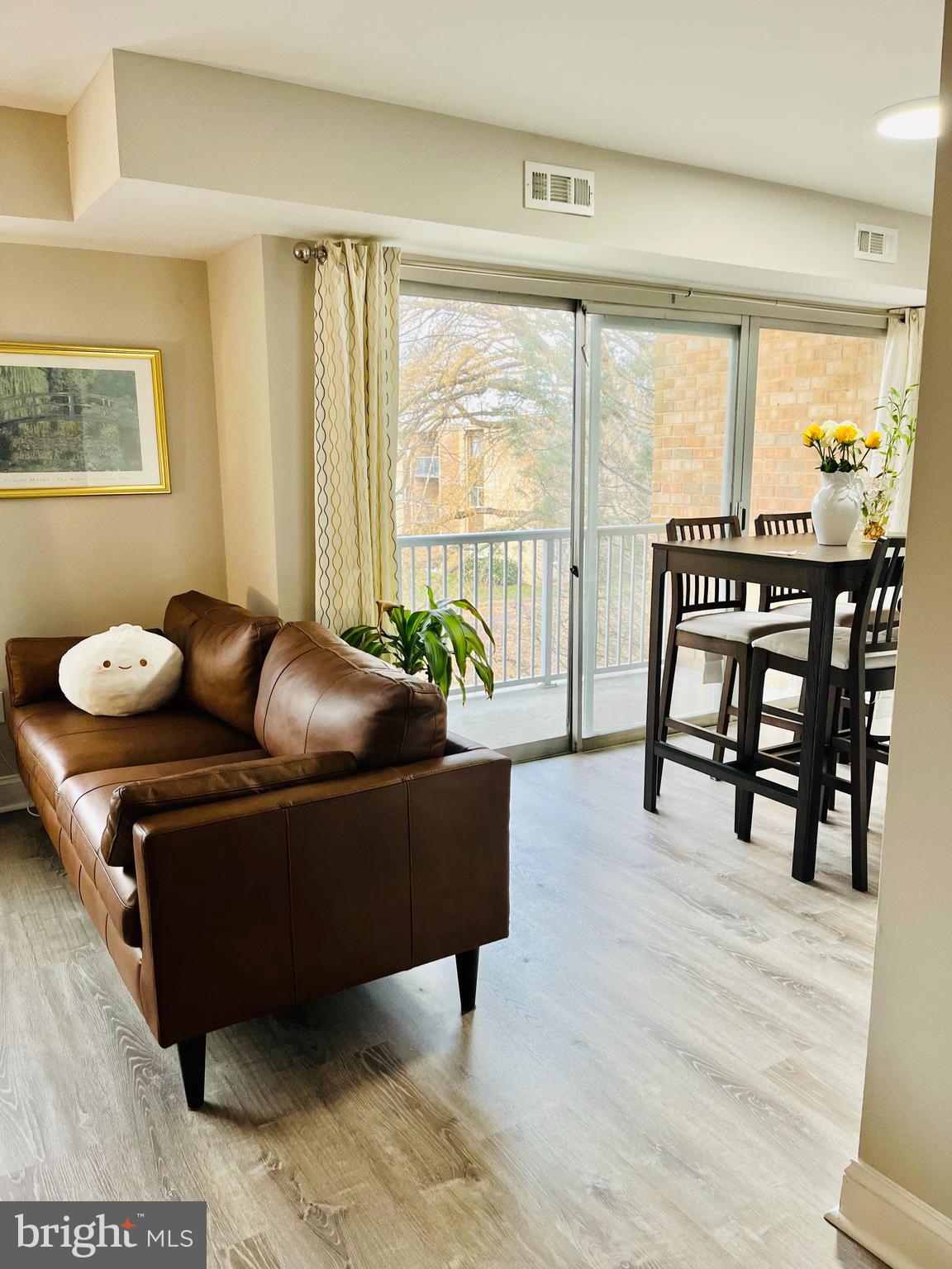 YORKTOWNE SQUARE - Residential