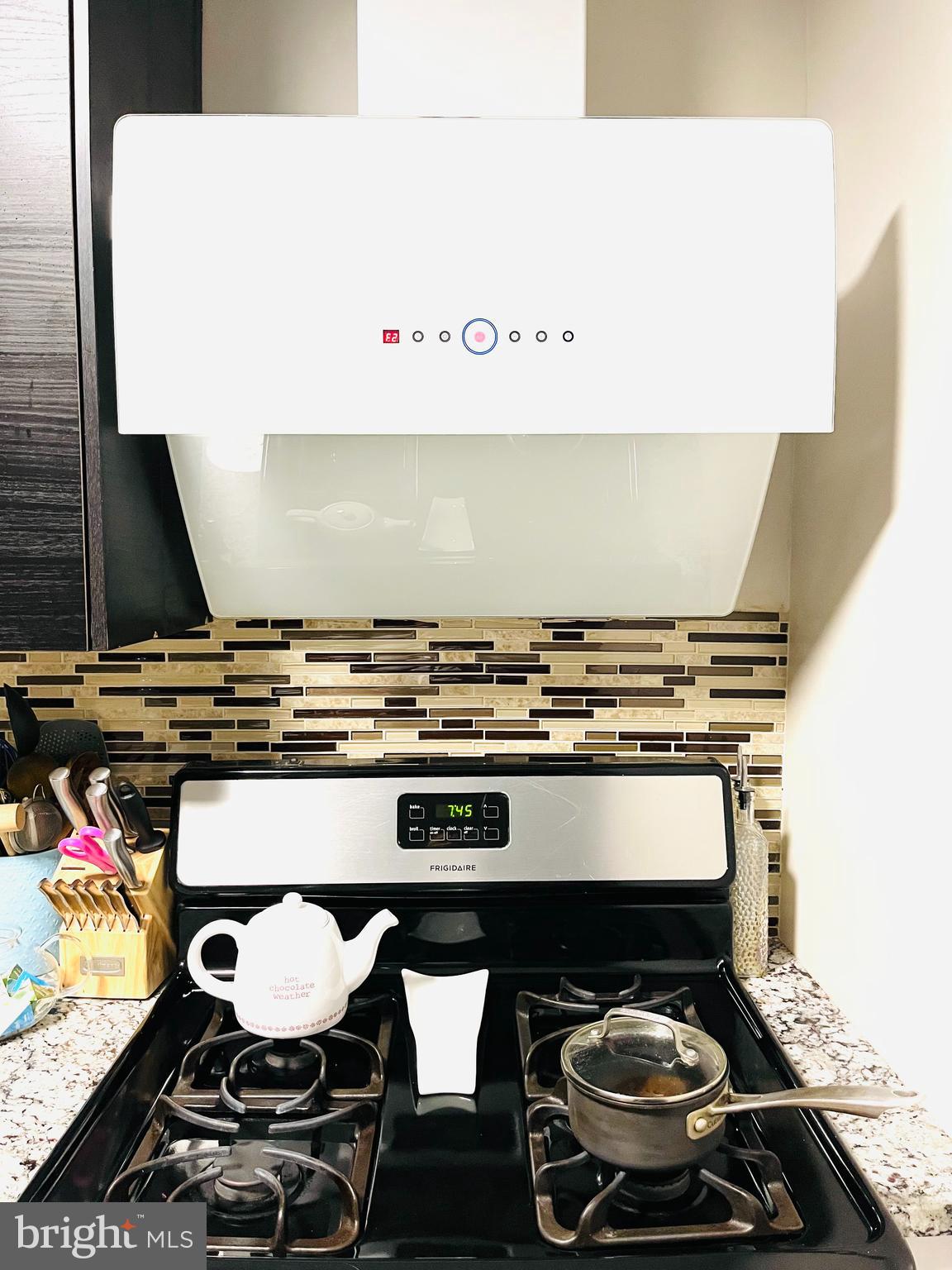 YORKTOWNE SQUARE - Residential