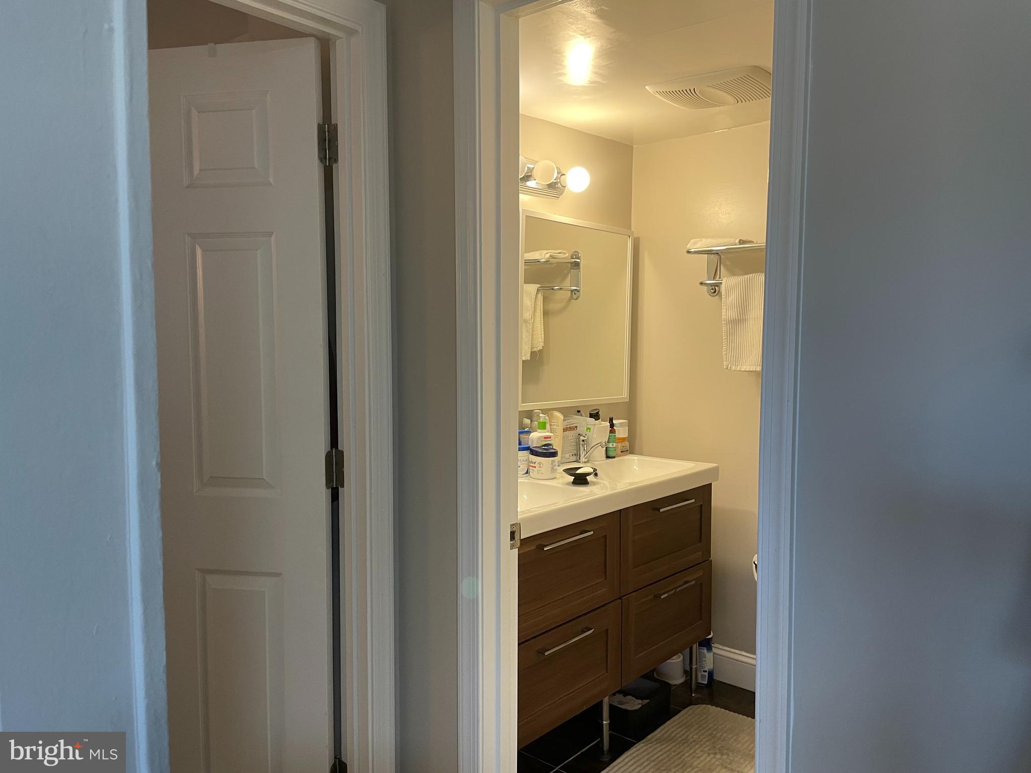 YORKTOWNE SQUARE - Residential