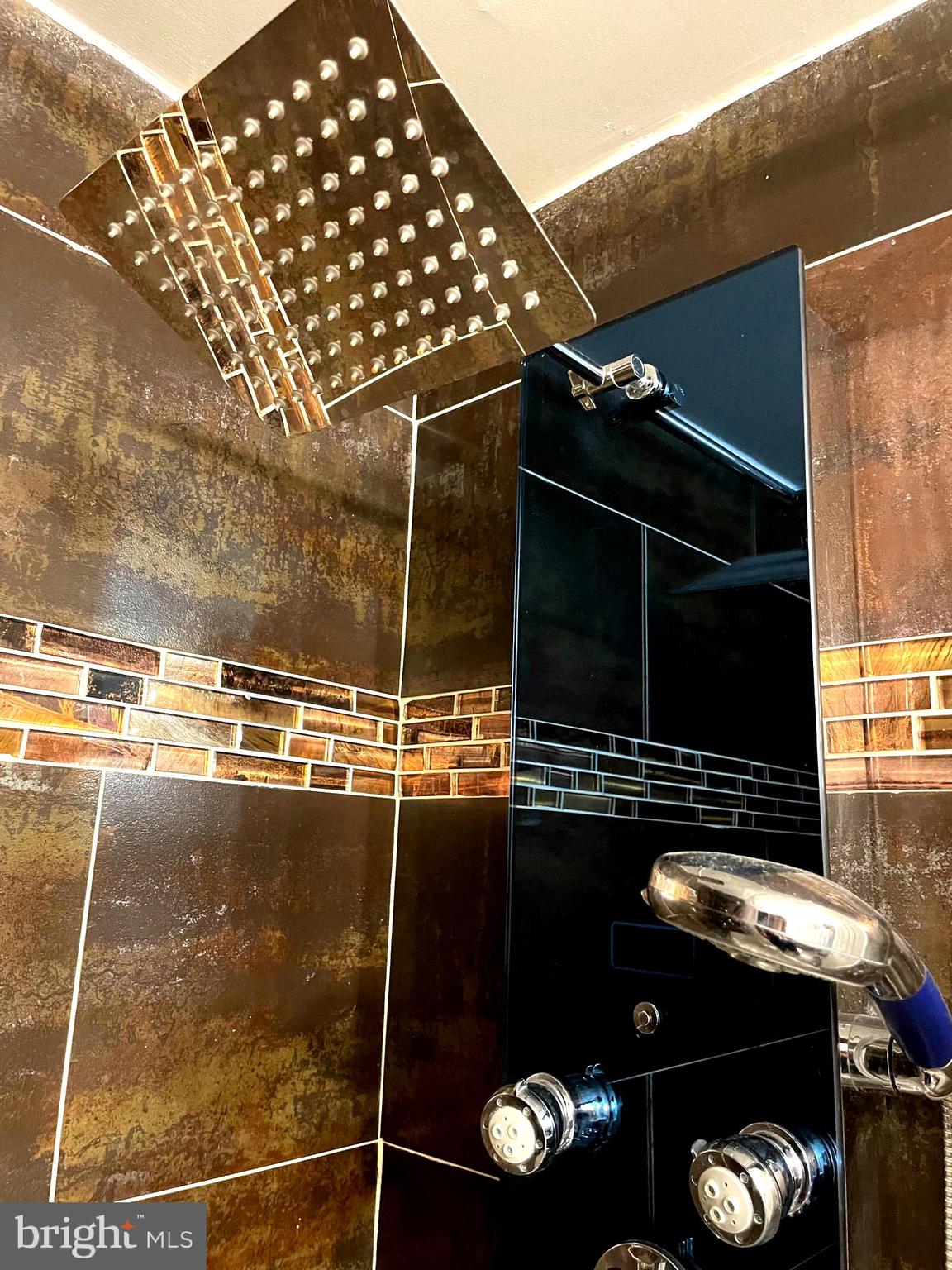 YORKTOWNE SQUARE - Residential