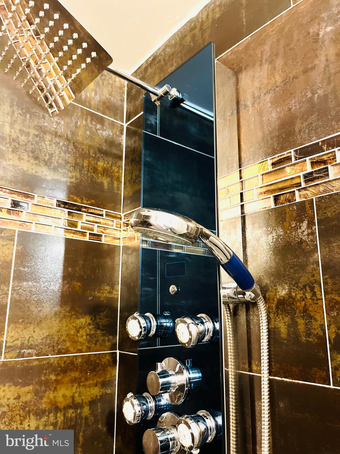 YORKTOWNE SQUARE - Residential