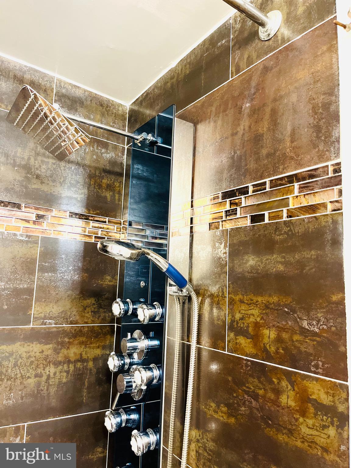 YORKTOWNE SQUARE - Residential