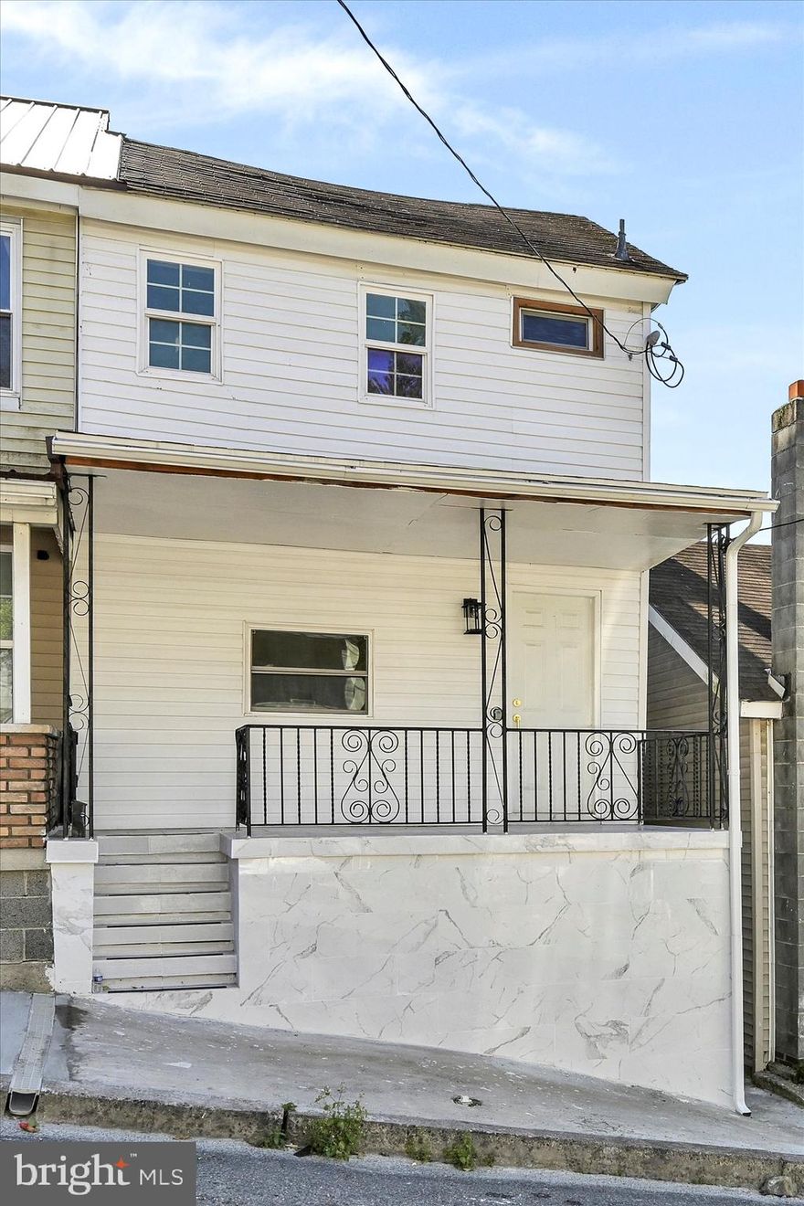 Beautiful cute renovated home in a nice quiet, area in the heart of Tamaqua you have the capability of 
renovating the basement for its own unit or a mother and daughter the basement has a full entrance 
through the back of the house to the alleyway.