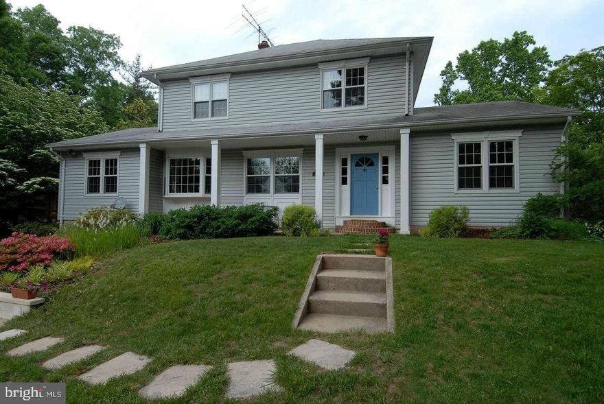 Nice and cozy single home ready to move in by End of Nov. One bed room in main level. updated kitchen, finished basement. Hardwood and carpet in main level . Duel zone A/C. One attach car garage with access to basement. Short term lease will consider. Pet under 40lb with extra fee. No smoking in the house. Repair deductible $100 per incident. Very good FCPS neighborhood. Short drive to Highways. Owner will consider all interested parties even with no perfect credit.