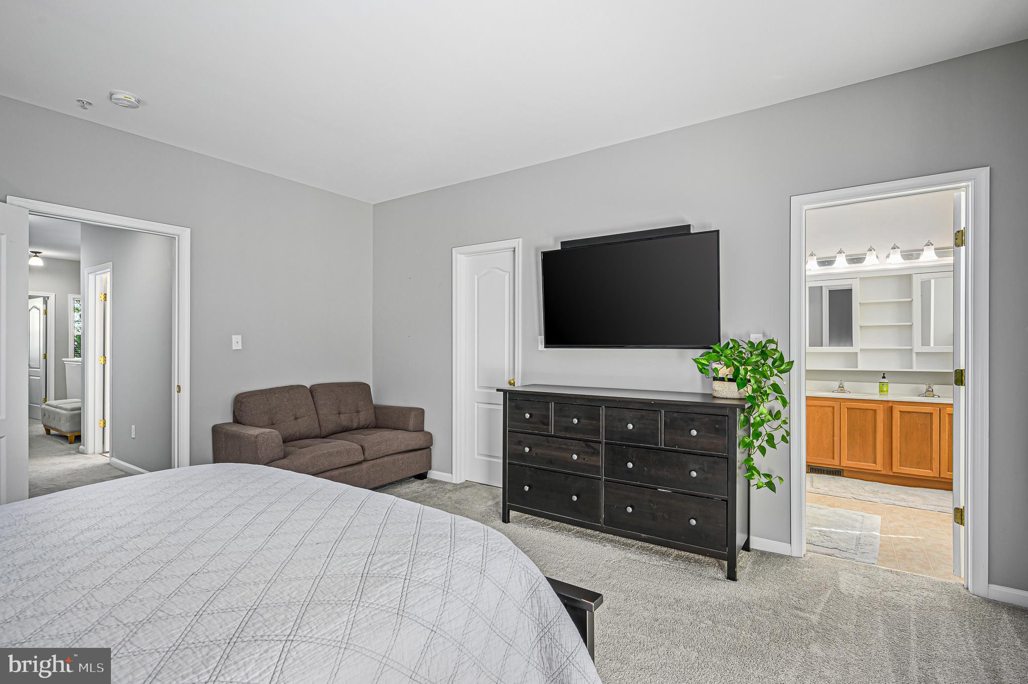 LANSDOWNE TOWN CENTER CONDOS - Residential