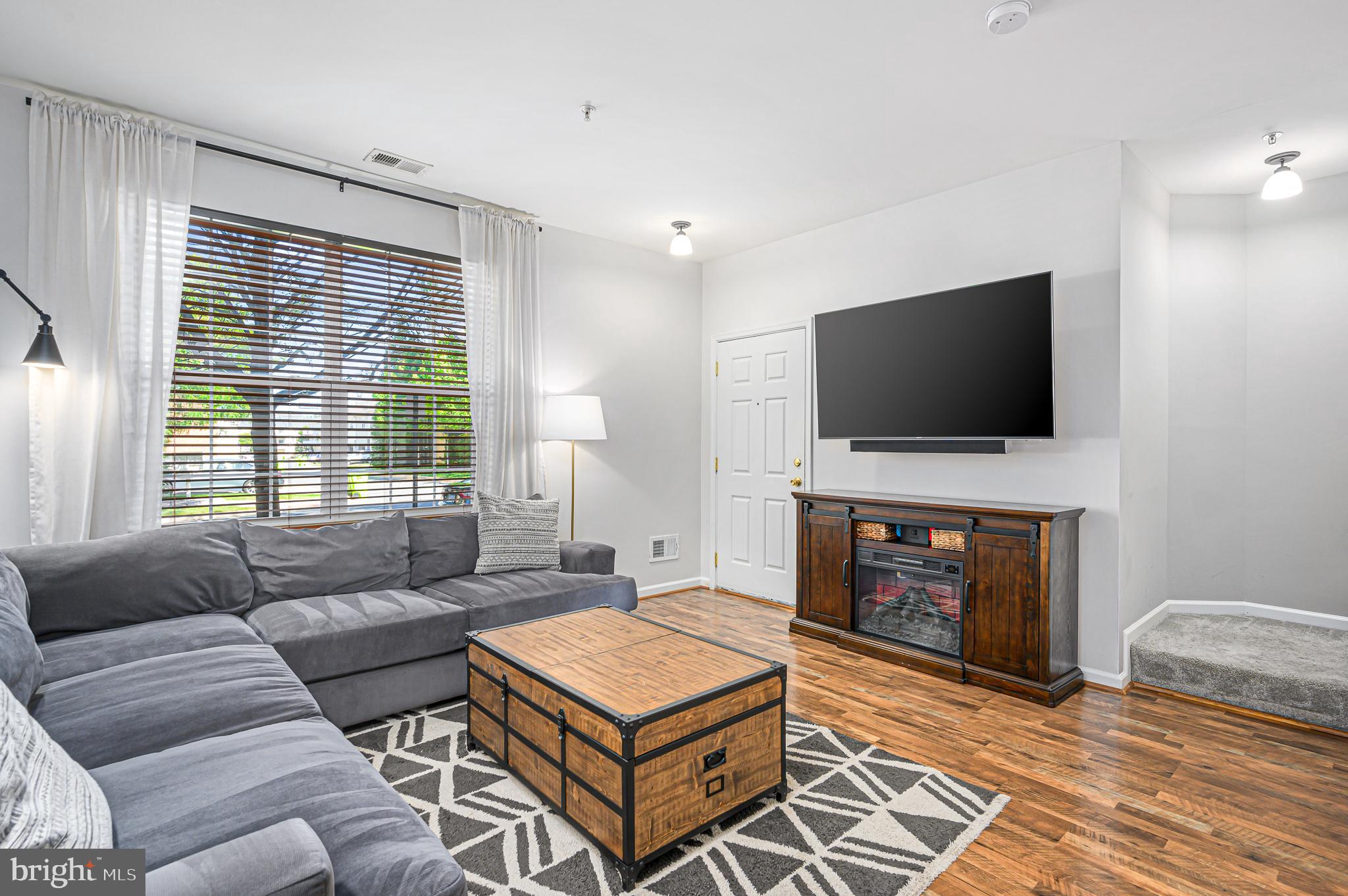 LANSDOWNE TOWN CENTER CONDOS - Residential