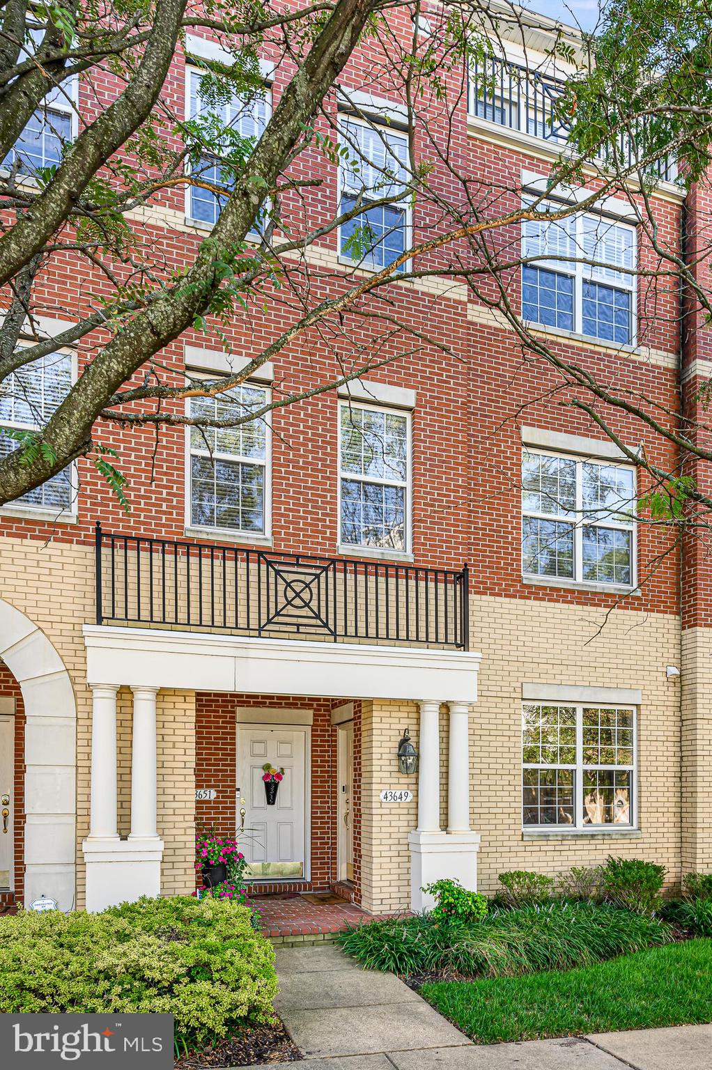 LANSDOWNE TOWN CENTER CONDOS - Residential